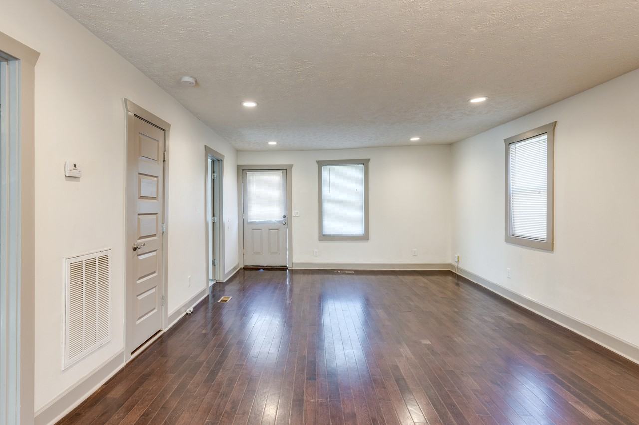 1018 Clemmons St - Photo 7 of 27