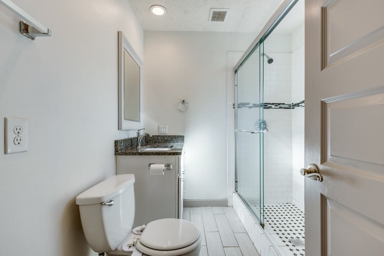 1018 Clemmons St - Photo 3 of 27