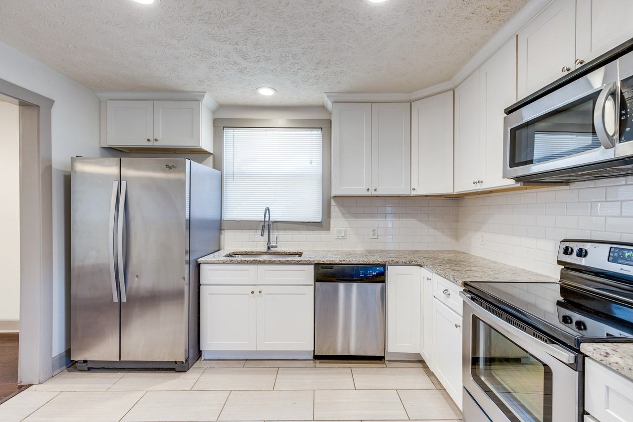 1018 Clemmons St - Photo 6 of 27