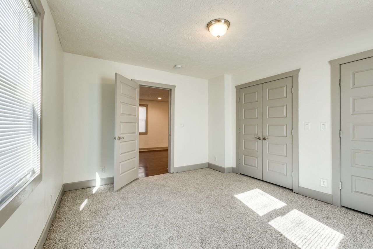 1018 Clemmons St - Photo 5 of 27