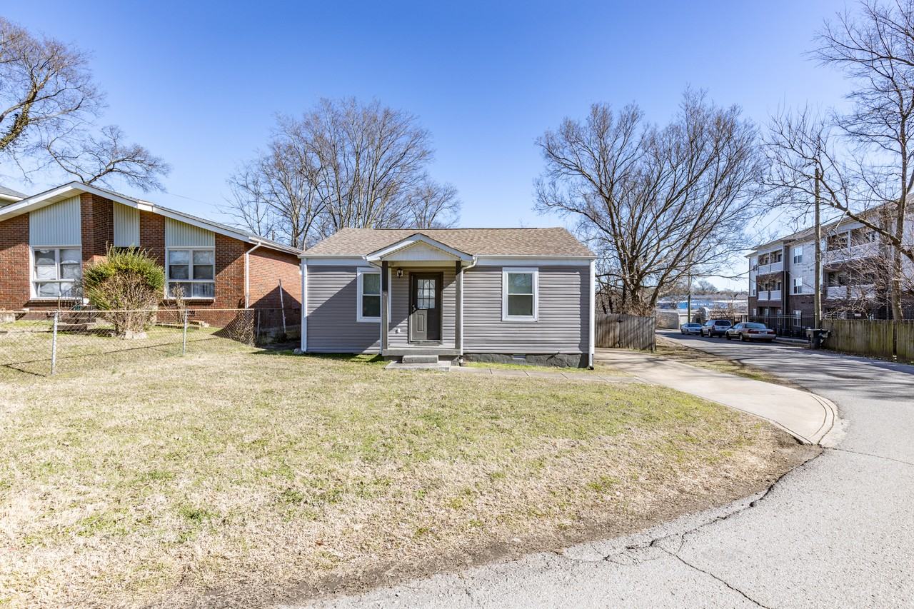 1018 Clemmons St - Photo 6 of 27