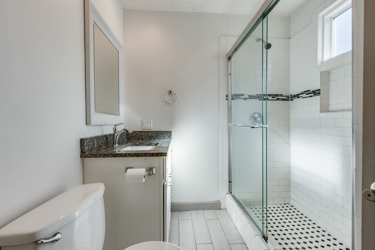 1018 Clemmons St - Photo 6 of 27
