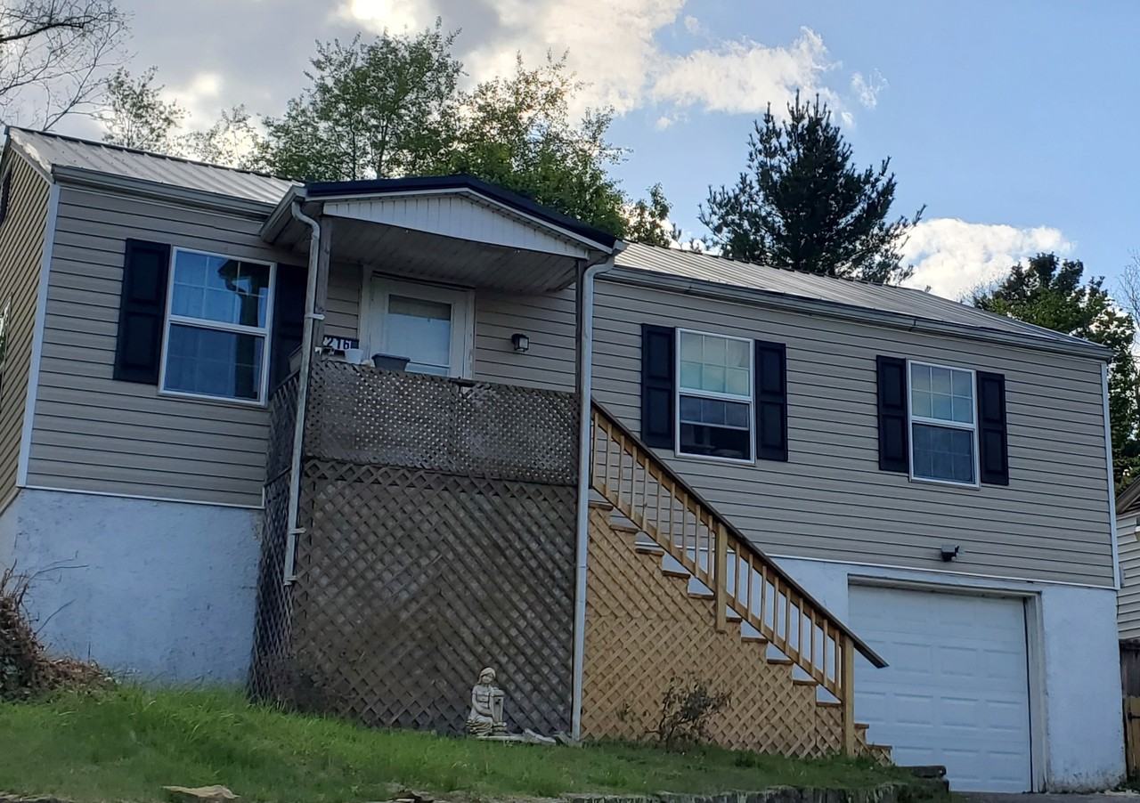 2216 Toledo St - Photo 2 of 9