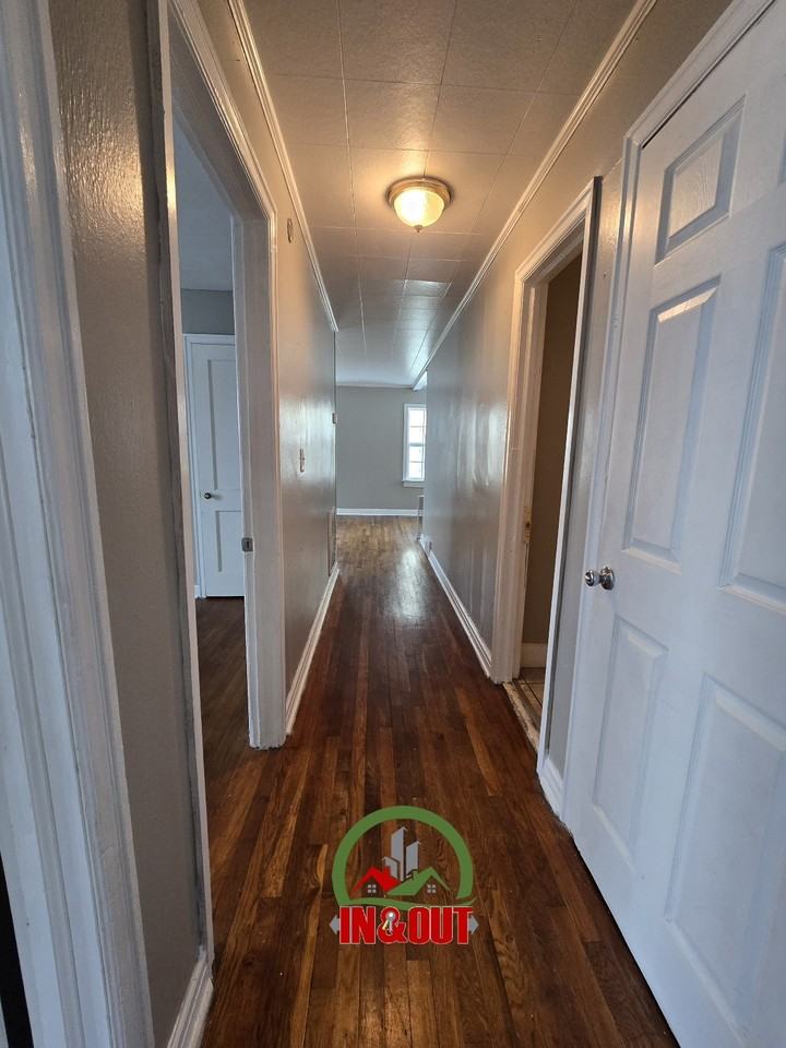 2216 Toledo St - Photo 3 of 9