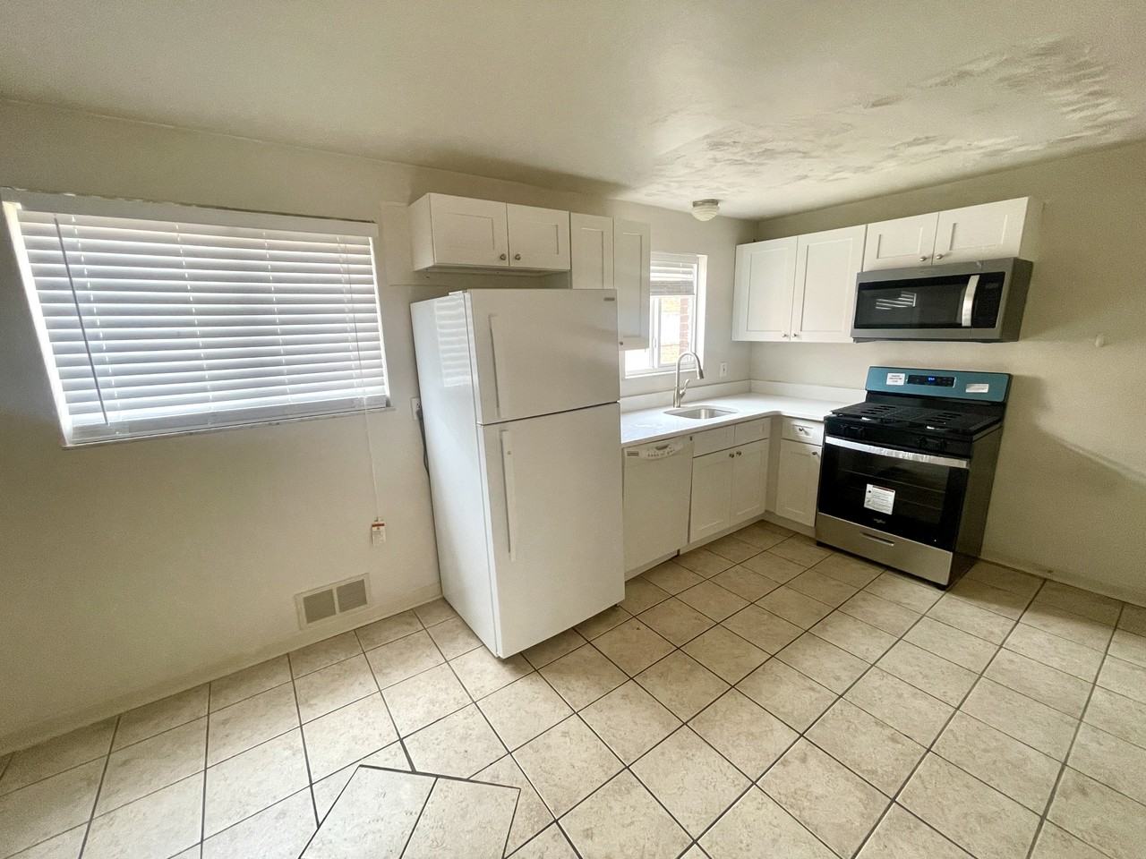 434 Brierly Ln #1 - Photo 4 of 9