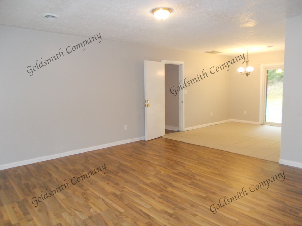 403 Idlewild Ave #403 - Photo 2 of 7