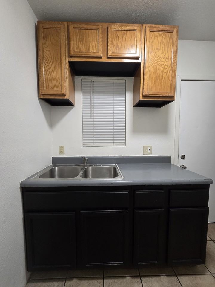 1442 Alamitos Ave #C - Photo 6 of 10