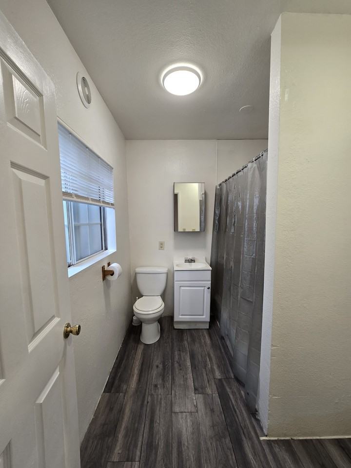 1442 Alamitos Ave #C - Photo 7 of 10