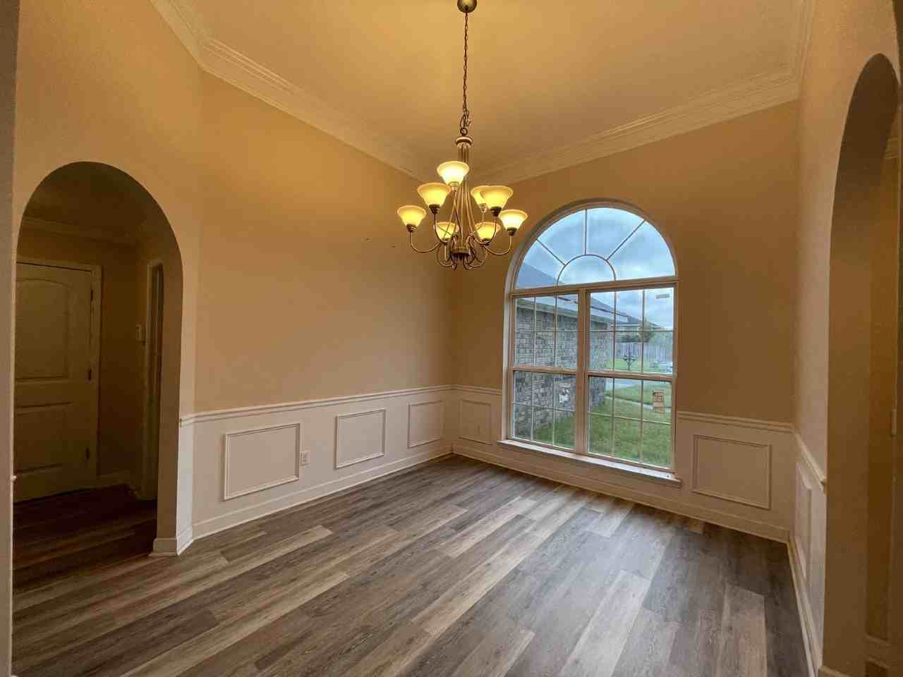 322 Manchester Ct - Photo 3 of 18