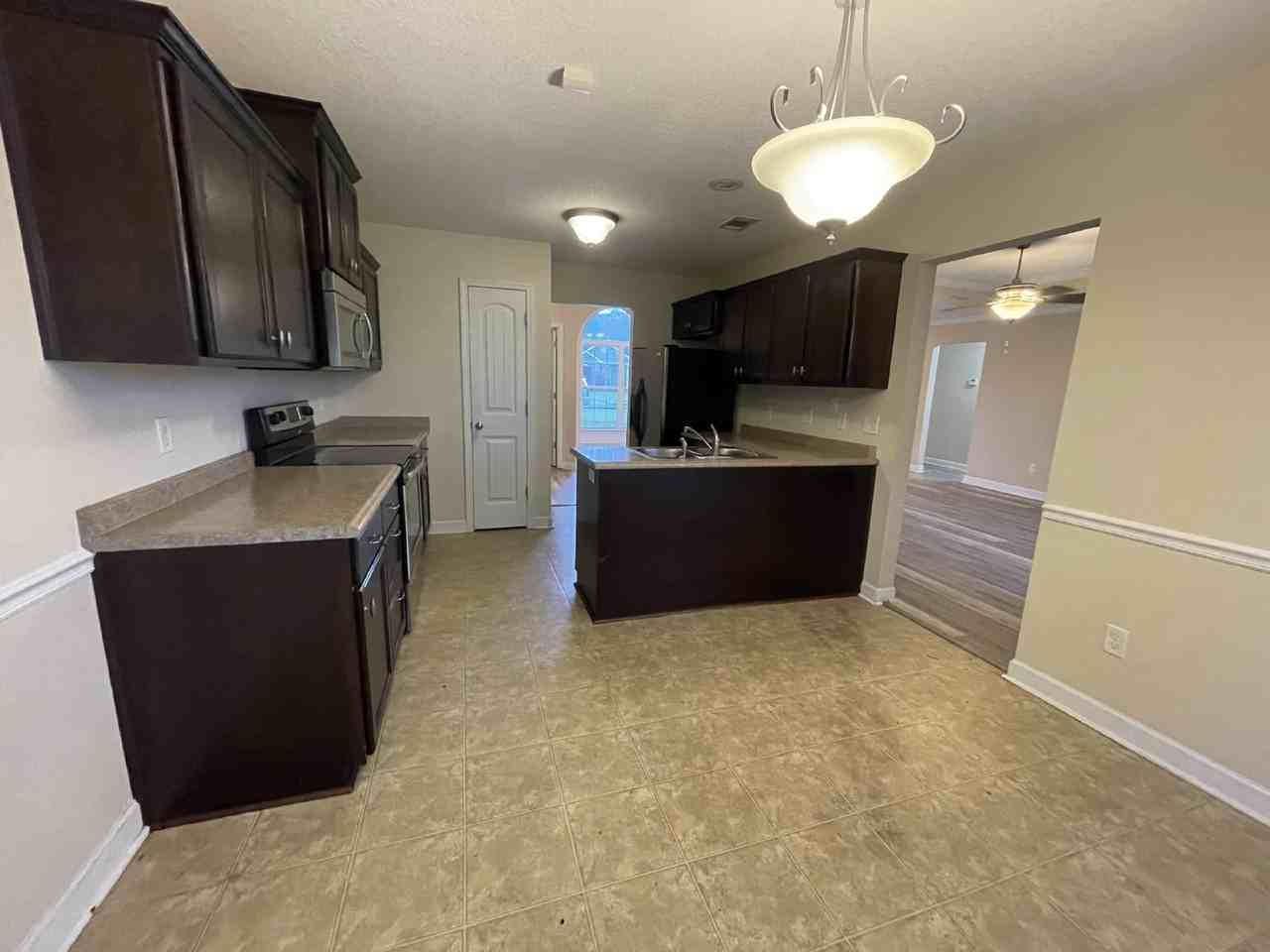 322 Manchester Ct - Photo 6 of 18