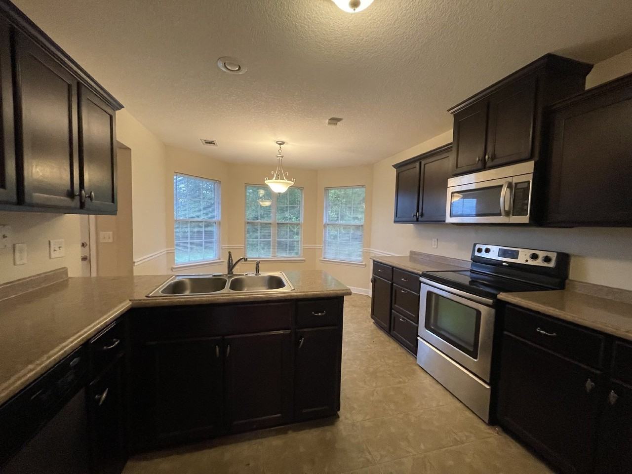 322 Manchester Ct - Photo 7 of 18