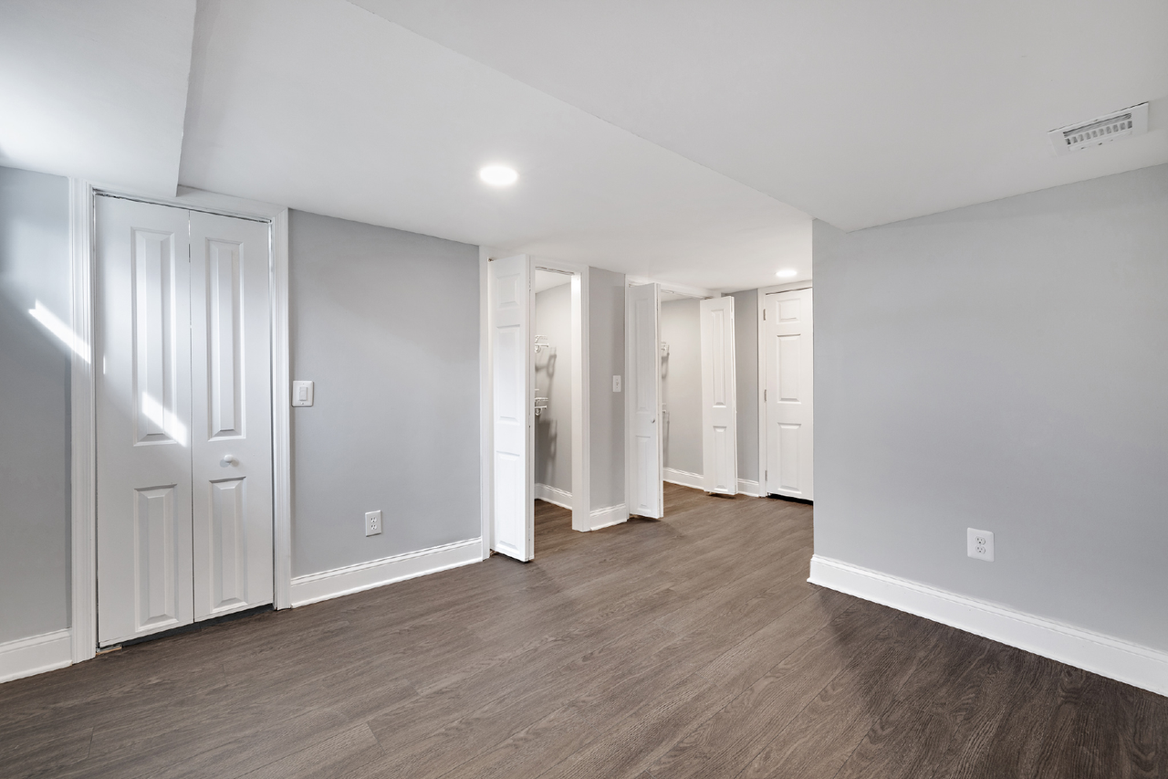 205 Charles St - Photo 4 of 9