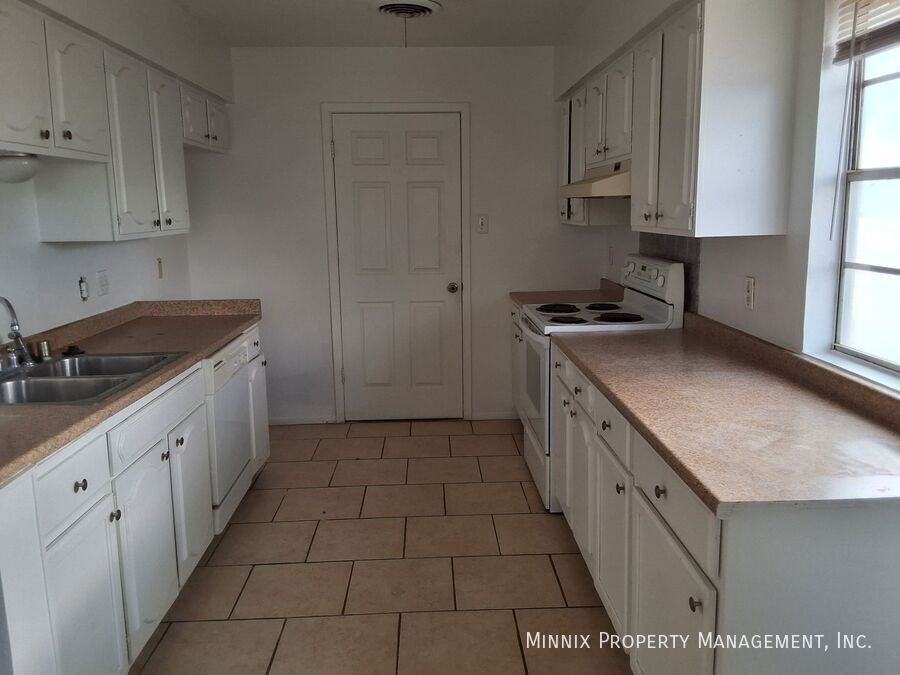 4424 Humble Ave - Photo 3 of 4