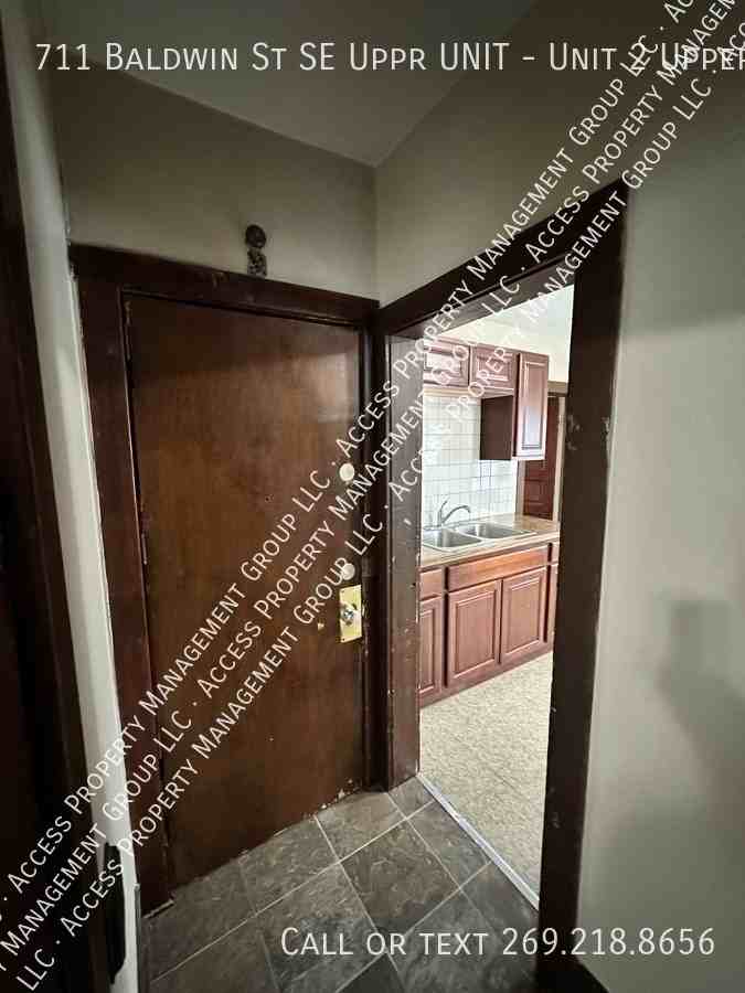 711 Baldwin St Se Uppr Unit #2UPPER - Photo 3 of 22