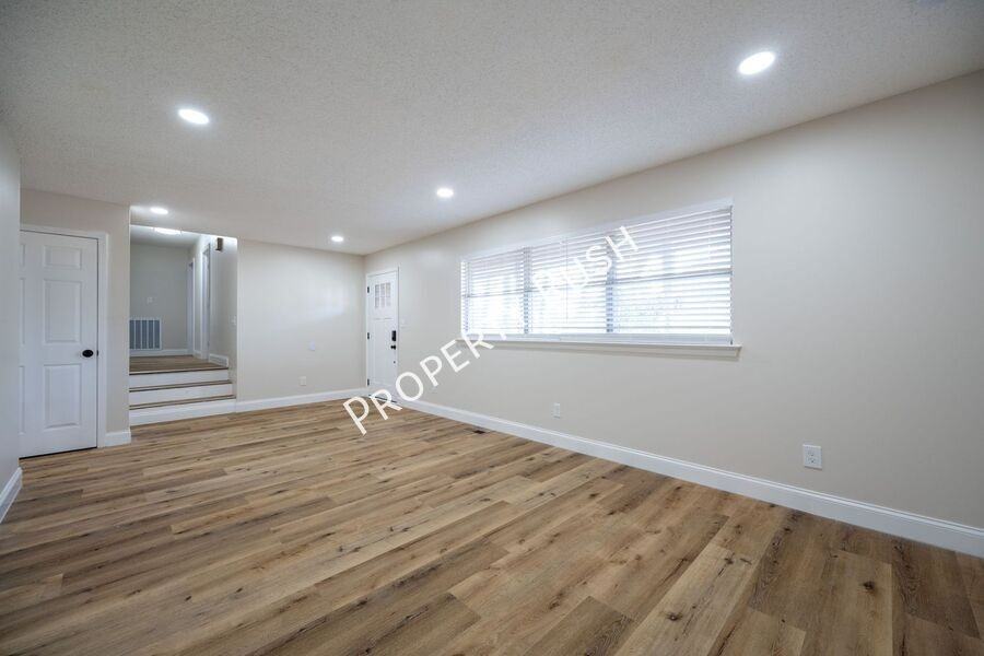 20 Linda Ln - Photo 5 of 34