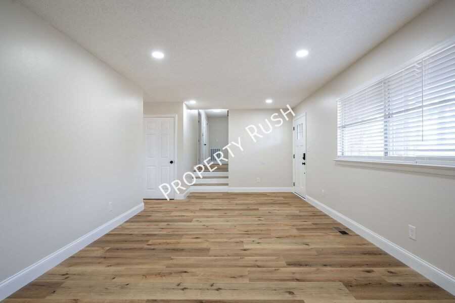 20 Linda Ln - Photo 7 of 34