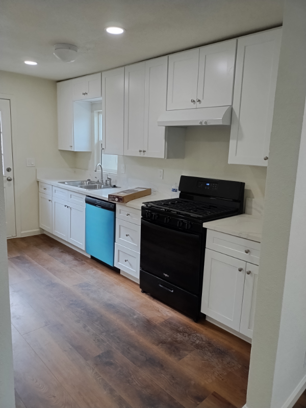 484 W Minarets Ave - Photo 3 of 16