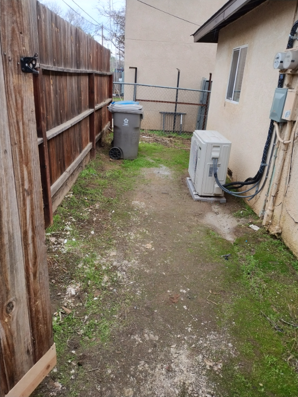 484 W Minarets Ave - Photo 7 of 16