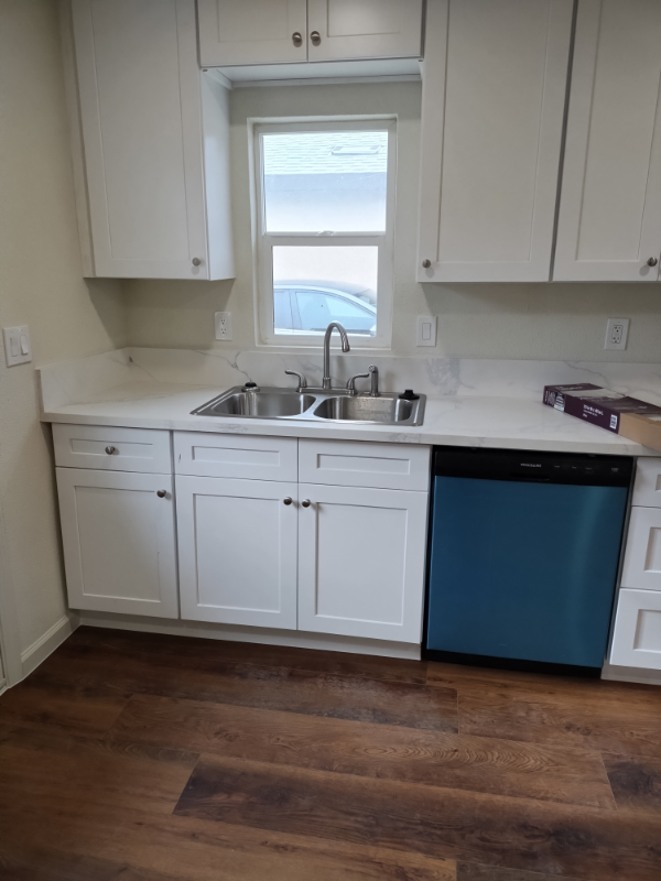 484 W Minarets Ave - Photo 4 of 16