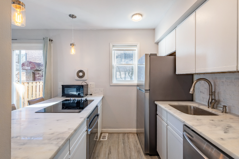 2428 Grandview Ave - Photo 5 of 20