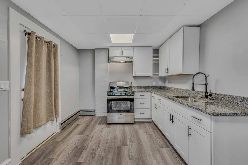 327 S Keyser Ave - Photo 3 of 19