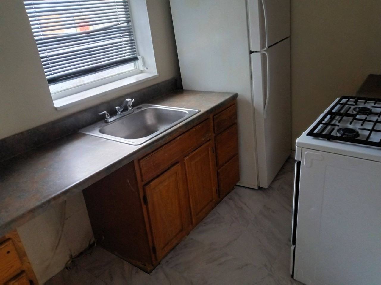 1915 E Tioga St - Photo 2 of 11