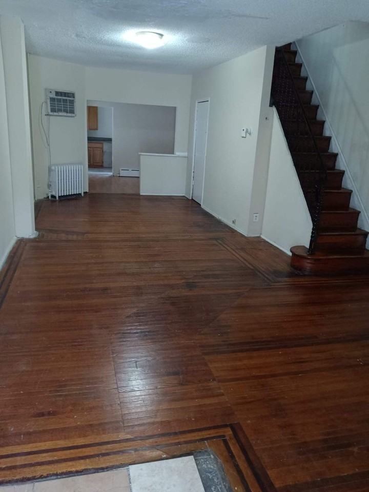 1915 E Tioga St - Photo 5 of 11