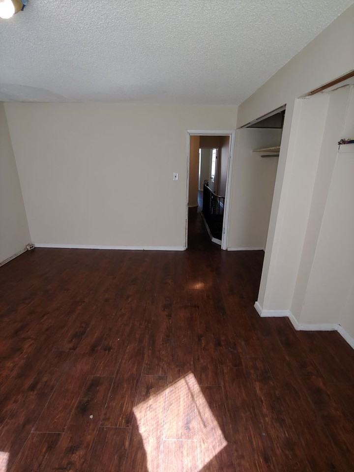 1915 E Tioga St - Photo 7 of 11