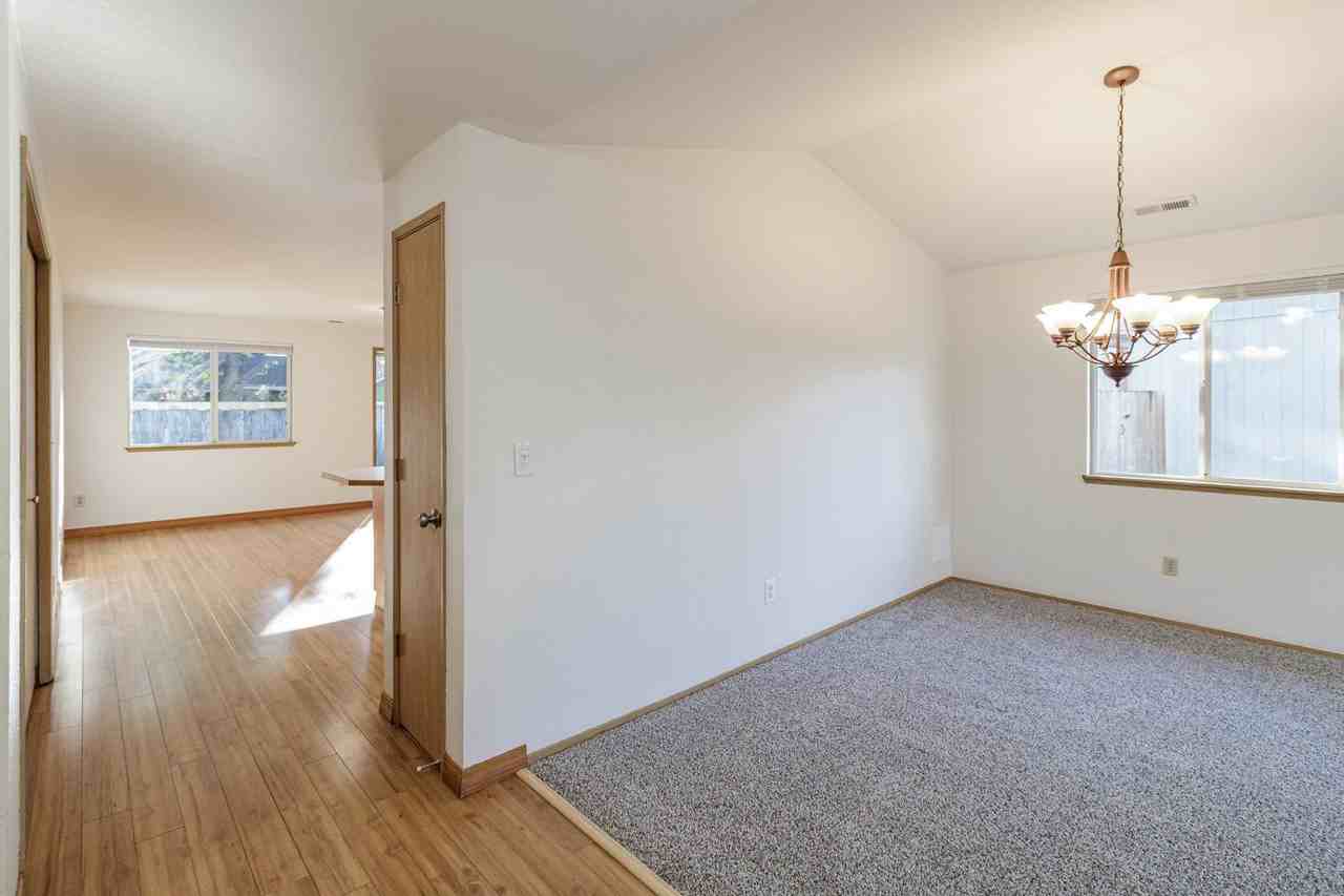 15213 Ne 44th St - Photo 6 of 32