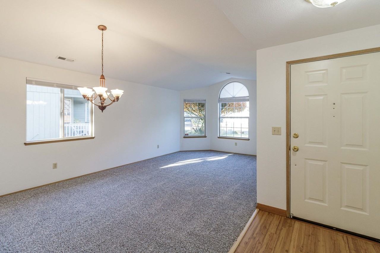 15213 Ne 44th St - Photo 7 of 32