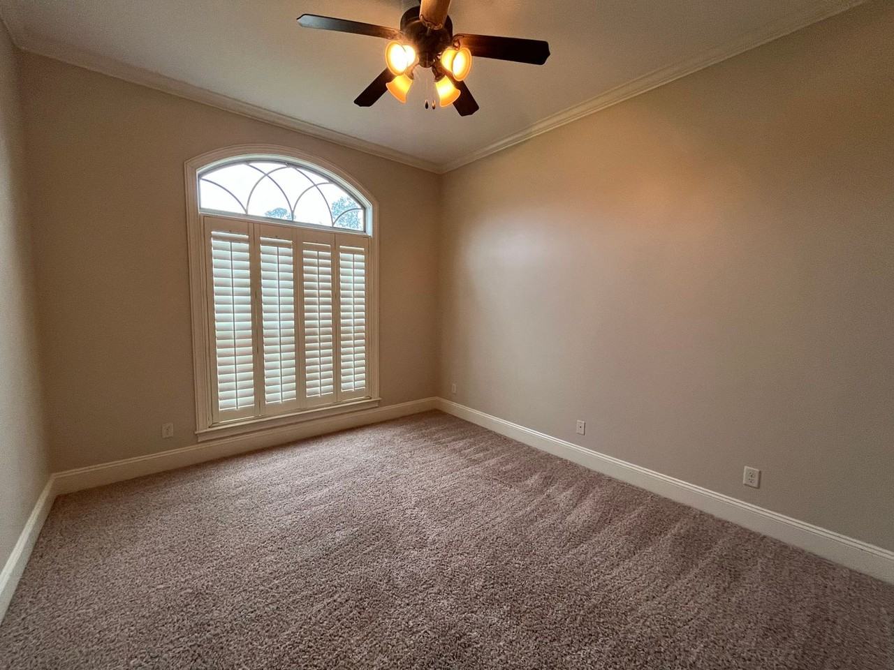 4497 4497 Mahan Dr - Photo 3 of 23