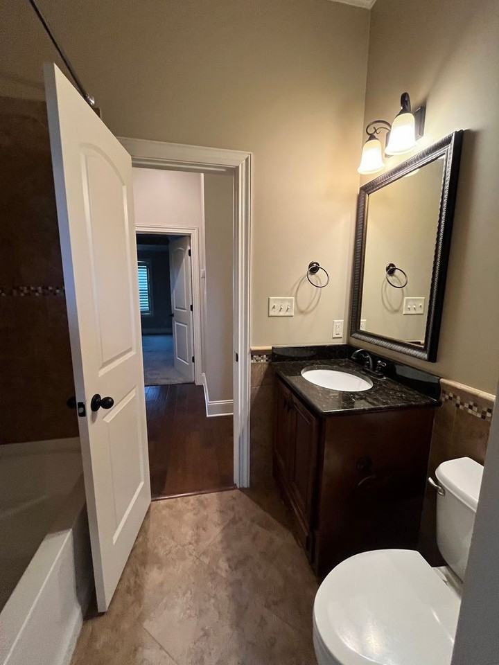4497 4497 Mahan Dr - Photo 5 of 23