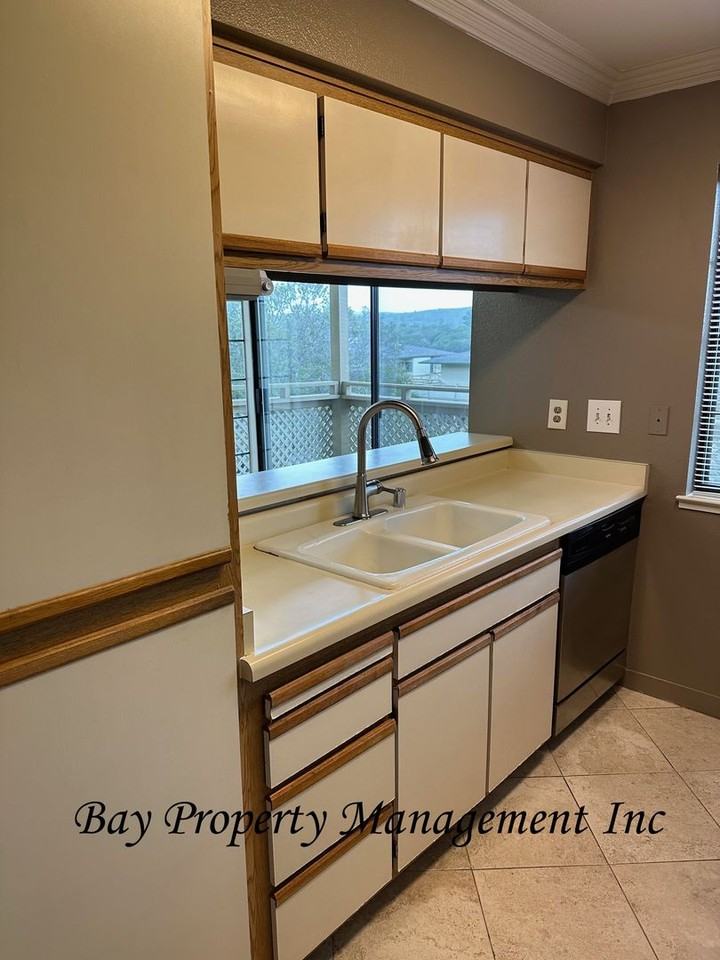 721 Pheasant Ridge Rd - Photo 3 of 11