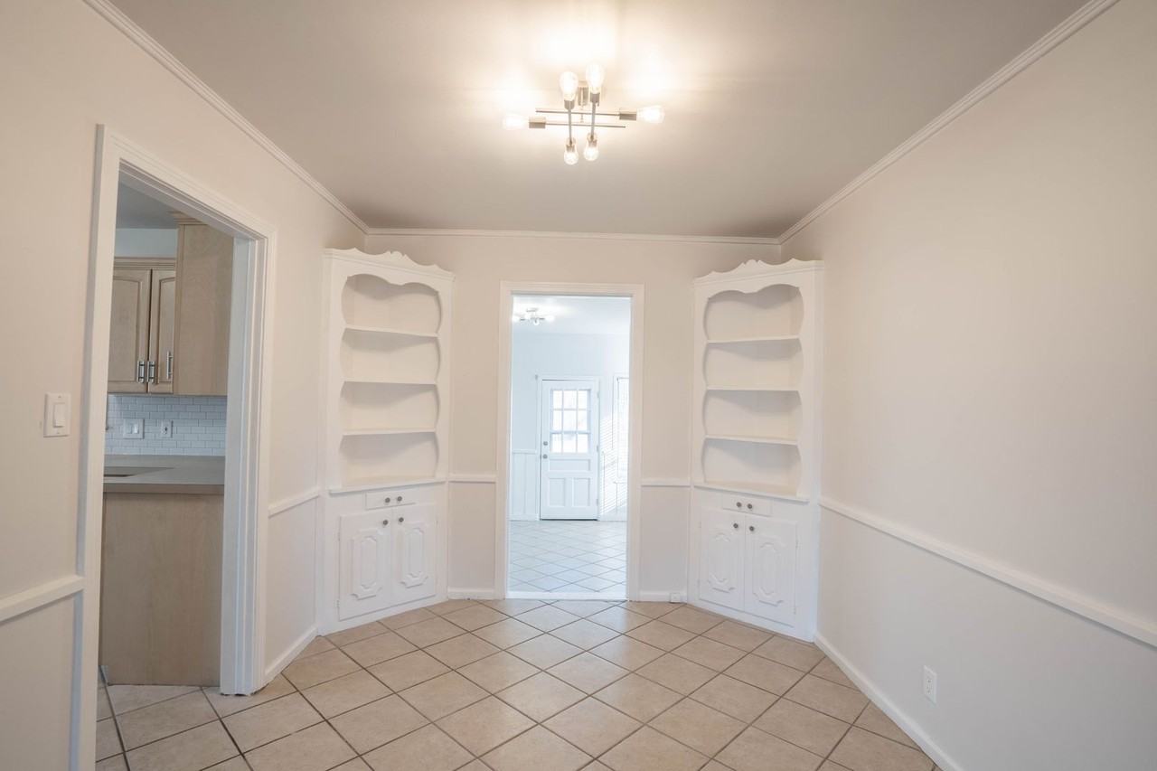 4697 S Troost Ave - Photo 5 of 17