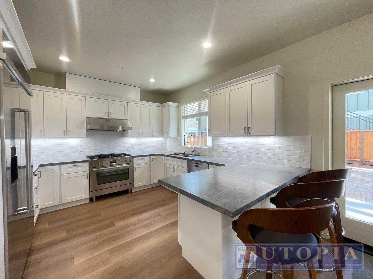 813 Morrissey Blvd - Photo 4 of 37