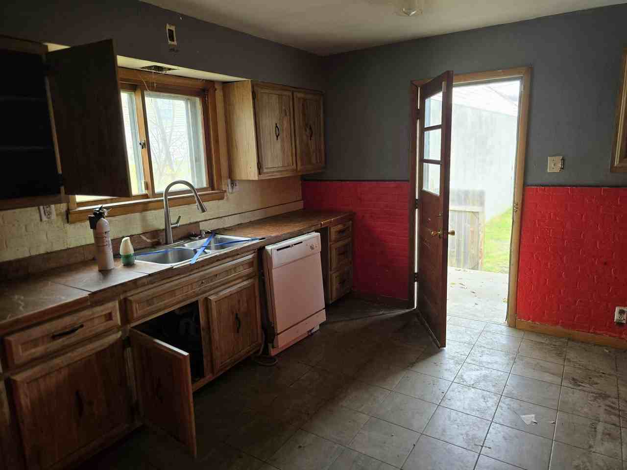 315 Marshall Street - Photo 4 of 12