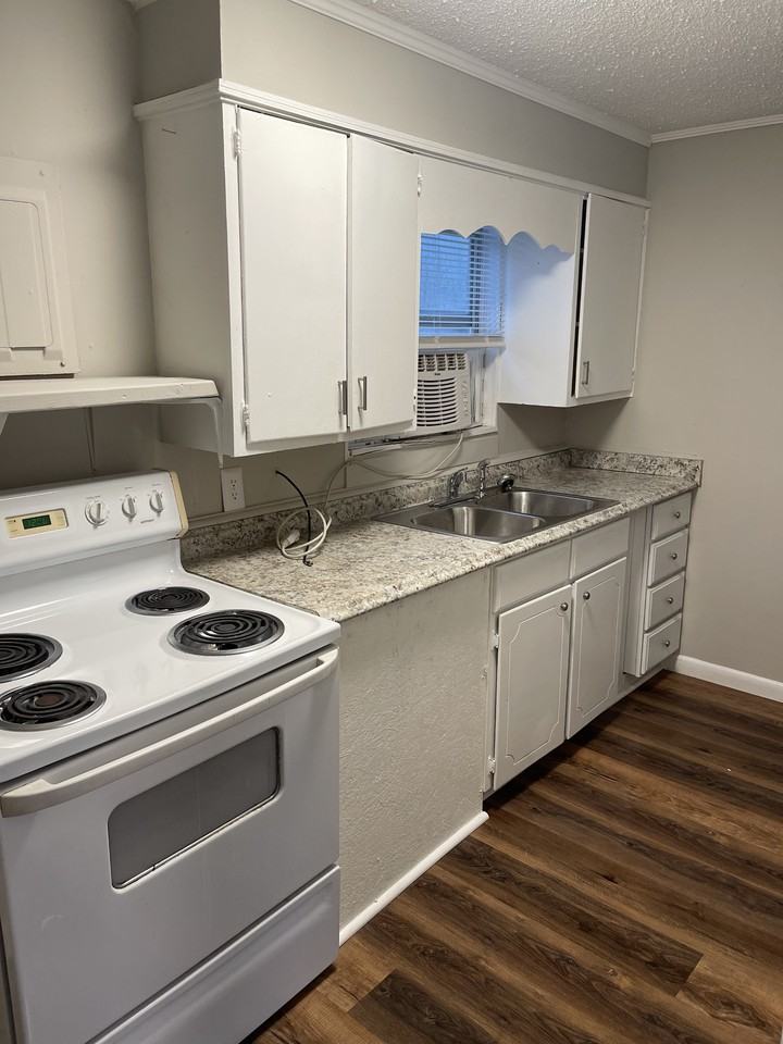 3950 S Dixie Rd #4 - Photo 2 of 11