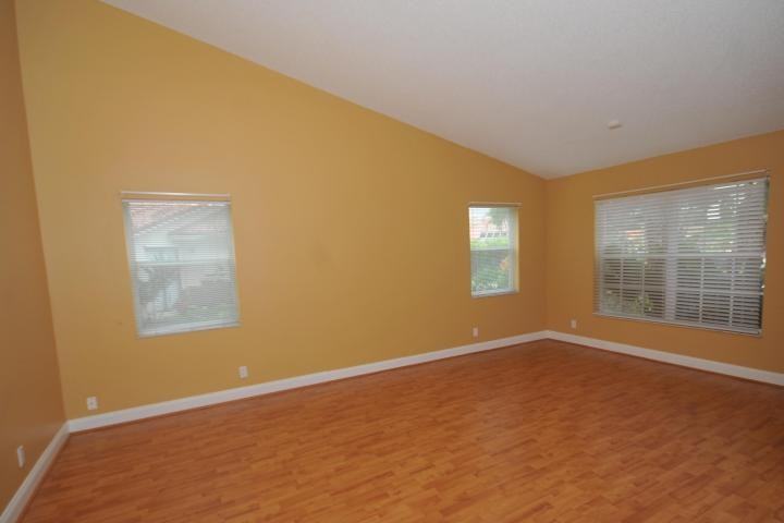 19536 Sea Pines Way - Photo 2 of 5