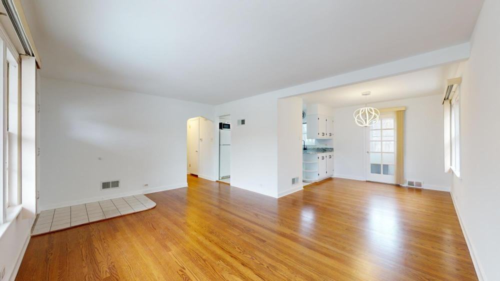 8727 Hamlin Ave - Photo 2 of 10