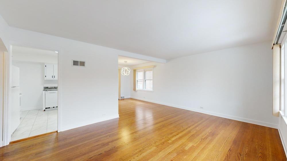 8727 Hamlin Ave - Photo 3 of 10