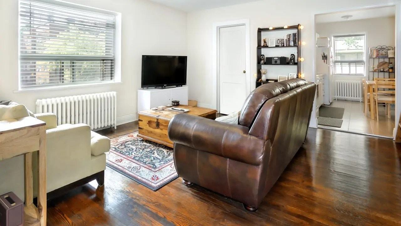 1520 Bathurst St - Photo 2 of 15