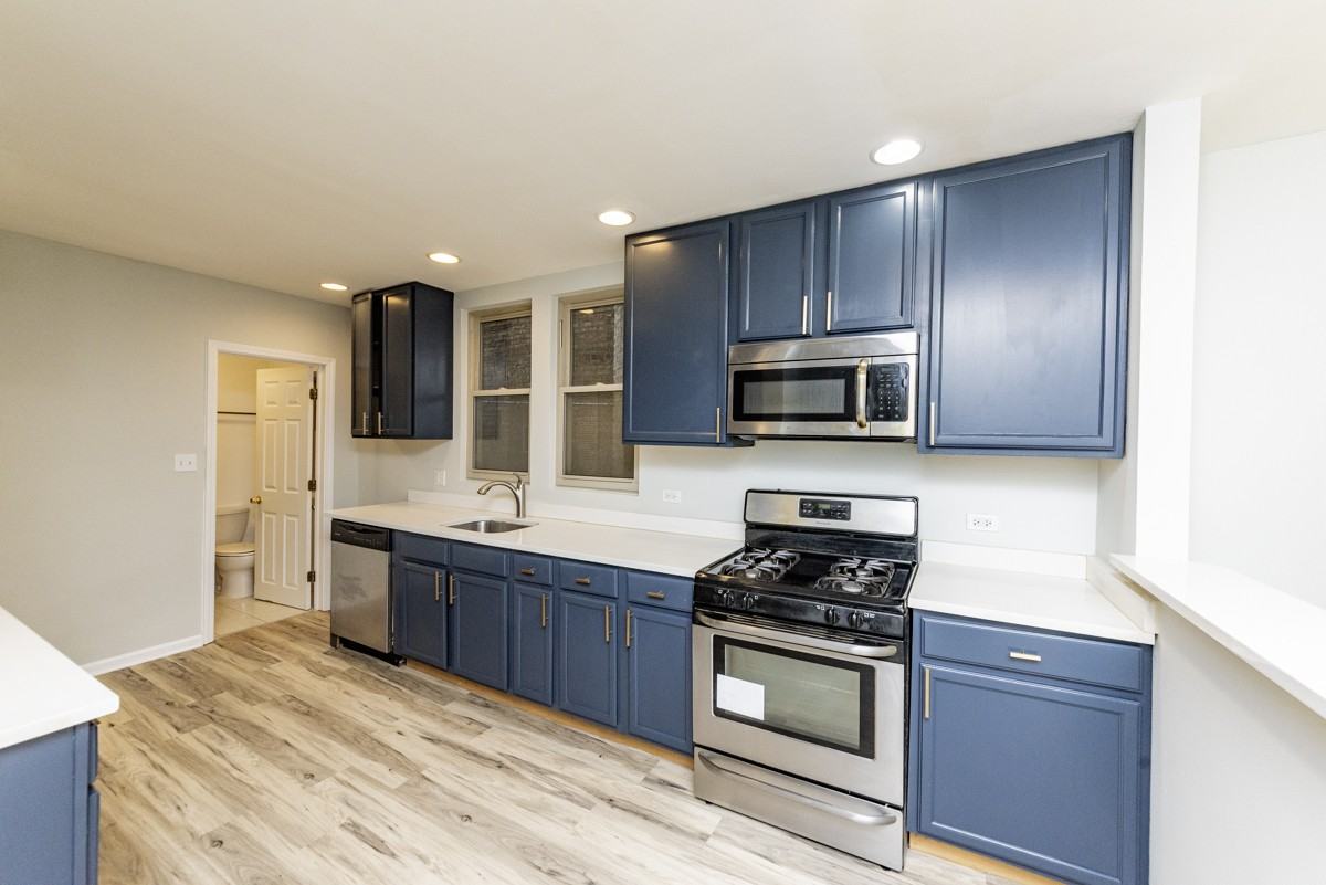 6136 N Mozart St #1 - Photo 4 of 17