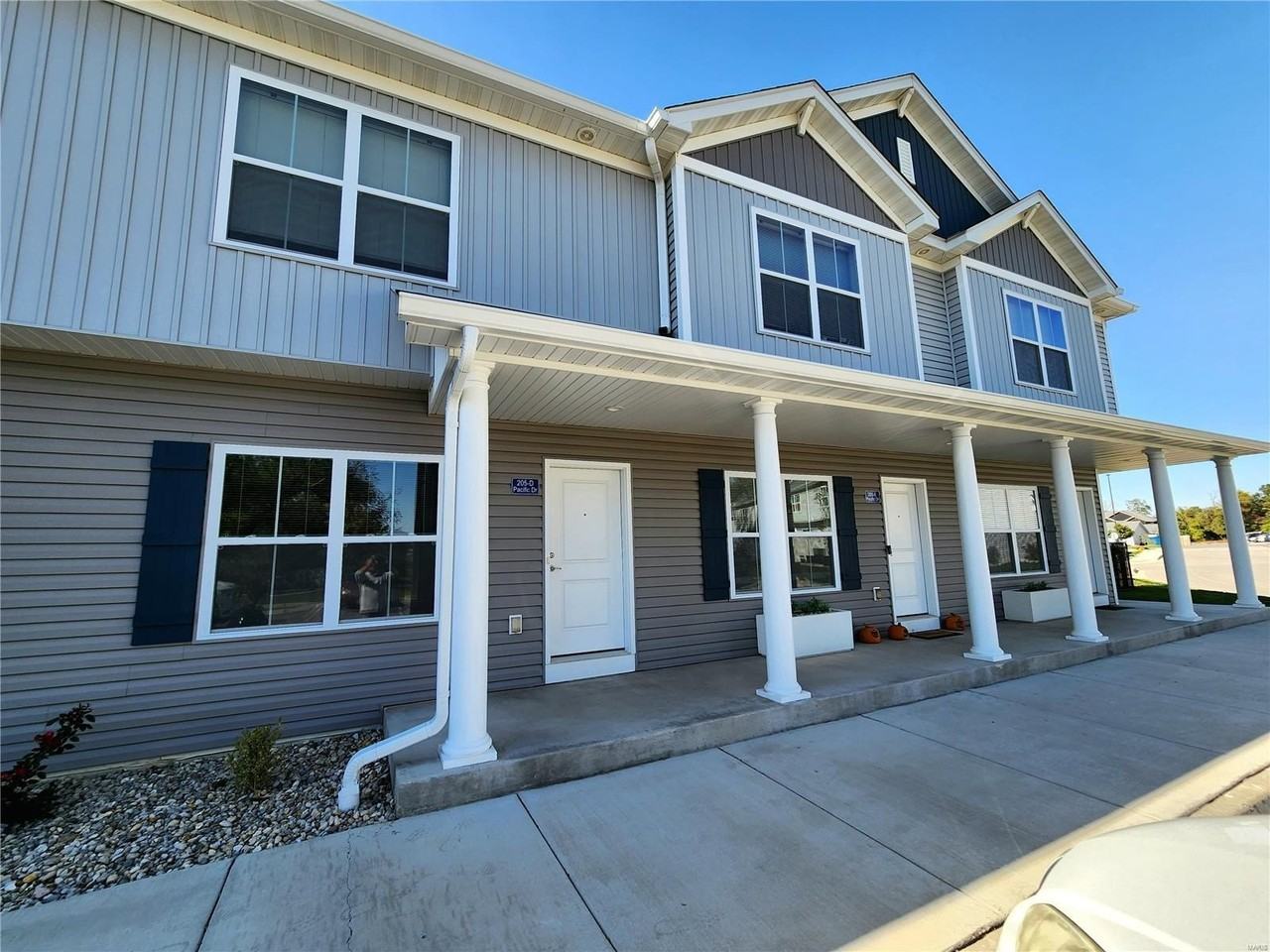 205 Pacific Dr #E - Photo 2 of 33