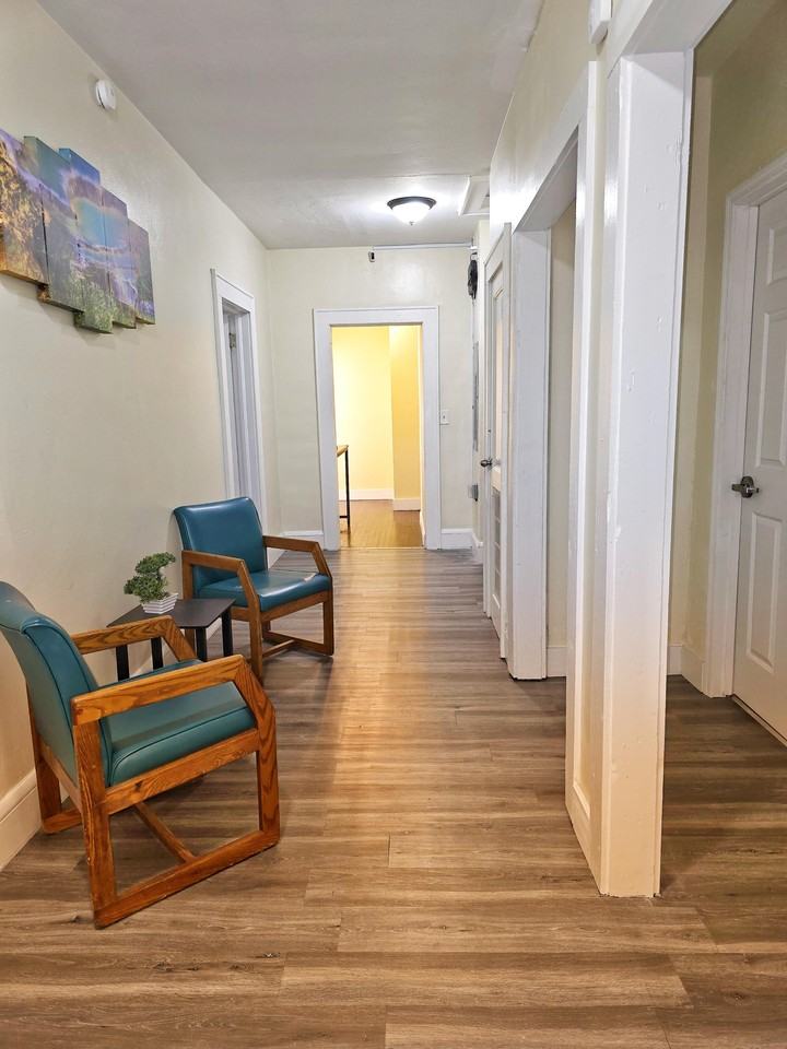 Oakwood St - Photo 2 of 29