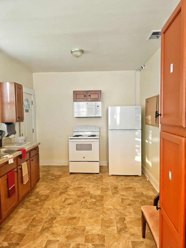 Oakwood St - Photo 7 of 35