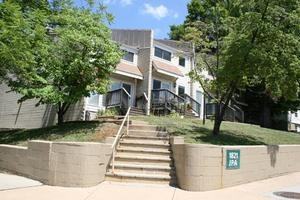 1821 Jefferson Park Avenue - Photo 2 of 9