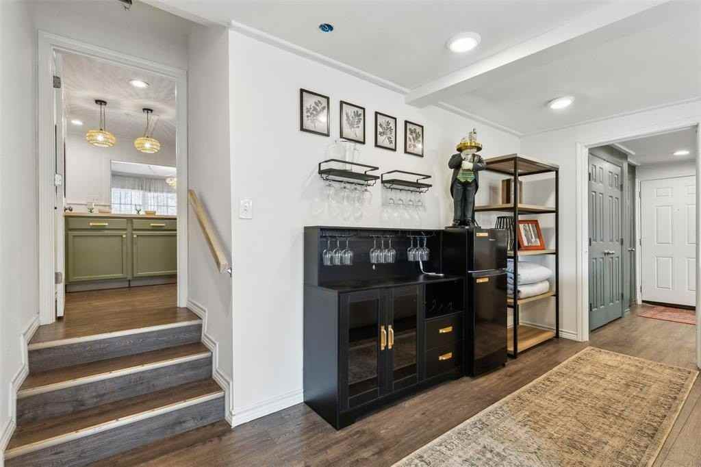 226 N Lucas Dr - Photo 6 of 22