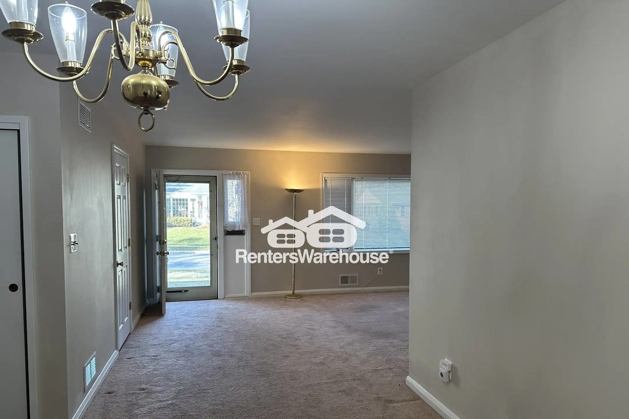 223 Deep Dale Dr - Photo 2 of 27