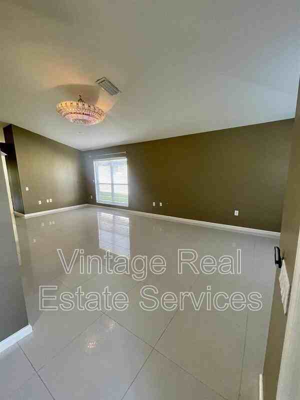 1031 Summer Breeze Dr - Photo 5 of 25