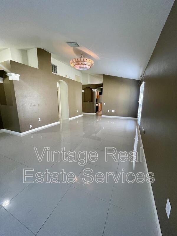 1031 Summer Breeze Dr - Photo 6 of 25